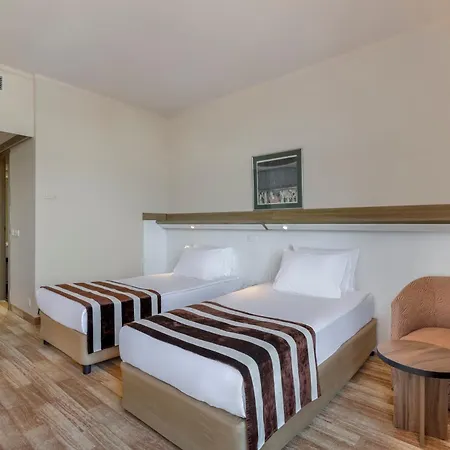 Max Hotel 5*
